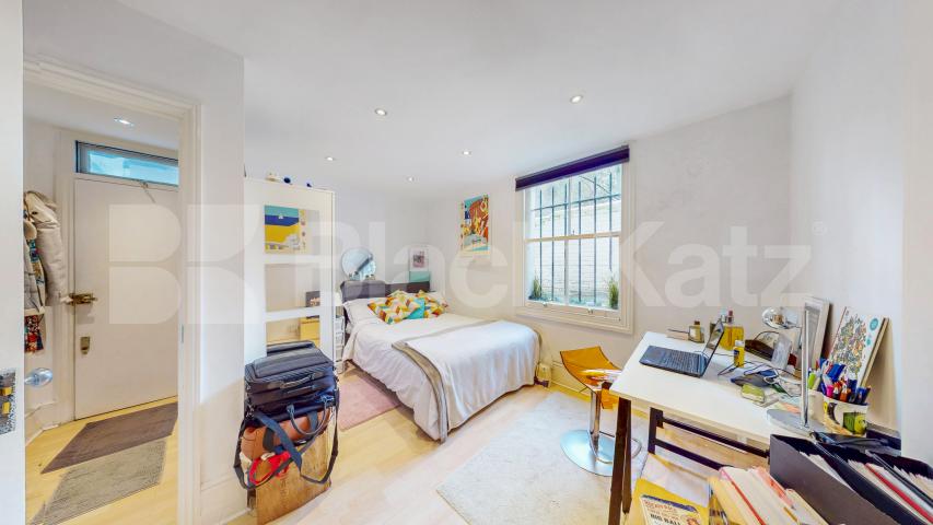 Spacious one bed with access to a garden mins to tube & shops Sutherland Avenue, Maida Vale